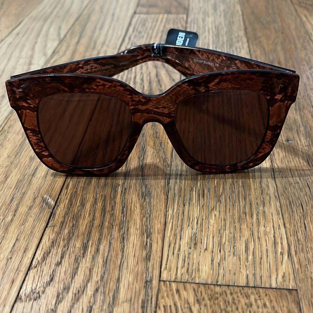 Steve Madden Sunglasses - Picture 4 of 4